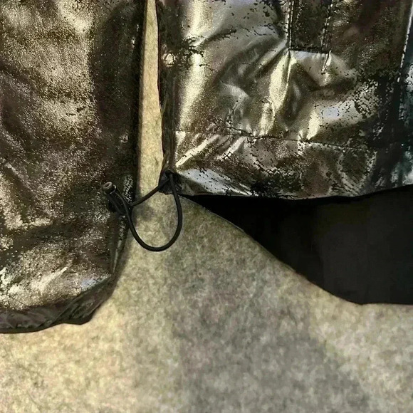 EUC Nike Air Women’s Foil Running Jacket - Small - Picture 5 of 10